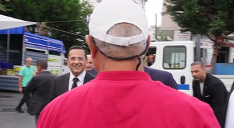 Gürsel Tekin'den pazar ziyareti: Bu sene en büyük şampiyon soğan