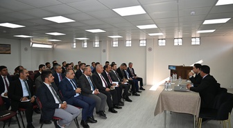 Hizan Kaymakamı Öztürk, okul müdürleriyle bir araya geldi