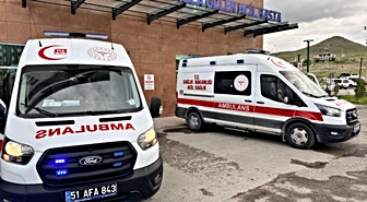 Lastiği patlayan minibüs şarampole devrildi; 5 yaralı