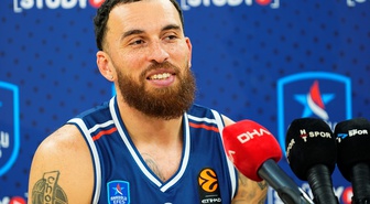 Mike James, Anadolu Efes'in parçası olduğu için heyecanlı:
