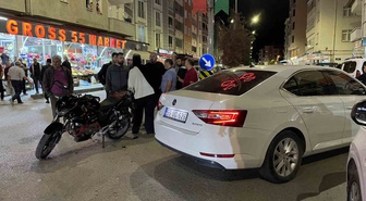 Motosiklet otomobille çarpıştı: 1 yaralı