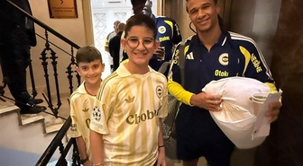 Nathan Ake'nin elindeki yastığın hikayesi ortaya çıktı