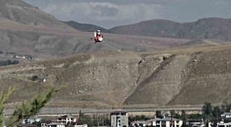 Sarılık hastası bebek ambulans helikopter ile Van’a getirildi