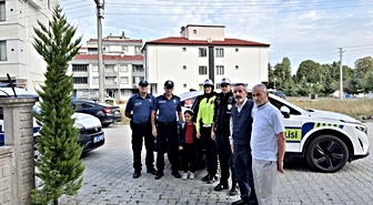 Şehit kızı Melis Nare Ceylan'ı okulun ilk gününde polisler yalnız bırakmadı