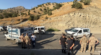 Şırnak'ta kontrol noktasından kaçarken kaza yapan kamyonetin kasasında 23 düzensiz göçmen yakalandı