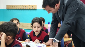 Solhan Kaymakam Ayaz'dan, dersbaşı yapan öğrencilere ziyaret