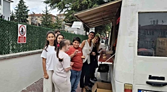 Yeni eğitim yılına tatlı başlangıç: Lokma dağıtıldı