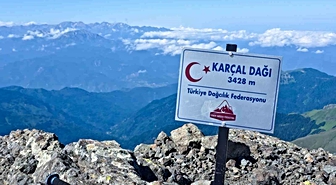 3 bin 428 rakımdaki Karçal Dağı’nın zirvesi havadan görüntülendi