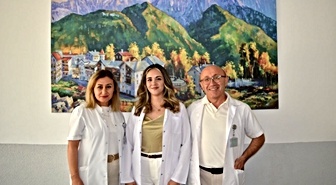 Anne ve babasının görev yaptığı hastaneye doktor oldu