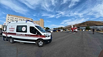 Bitlis'te doğumsal kalp rahatsızlığı olan 1 günlük bebek helikopter ambulansla Van'a sevk edildi