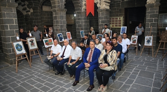 Diyarbakır'da 'Gazze, Bellek, Beden ve Toprak' konulu resim sergisi açıldı