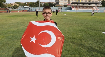 Edirne'de çocuklar Gazze için uçurtma uçurdu
