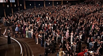 Emmy gecesine Matthew Rhys damgası: Bir gecede iki ödül aldı