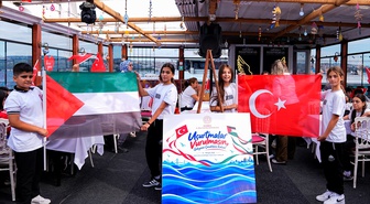 İstanbul'da Gazzeli çocuklar için uçurtmalar uçuruldu