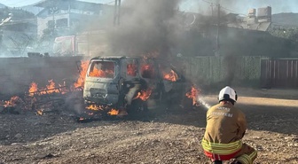 Kırıkhan’da hafif ticari araç alevlere teslim oldu