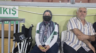Konyaspor, kanser tedavisi gören 17 yaşındaki taraftarı unutmadı