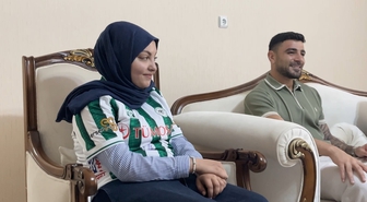 Konyasporlu futbolcular, omurilik kanseri tedavisi gören taraftarları Sude'yi ziyaret etti