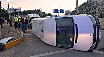 Minibüsler çarpıştı, 10 tarım işçisi yaralandı