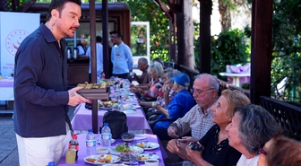 Sanatçı Sinan Akçıl, Etiler Huzurevi sakinleriyle buluştu