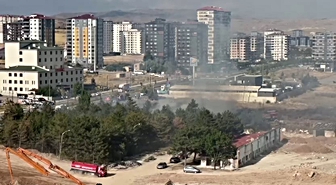 Sivas’ta akaryakıt istasyonu yanında çıkan yangın paniğe neden oldu