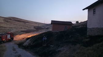 Uğurludağ'da samanlıkta çıkan yangın söndürüldü