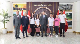 Vali Çağatay’dan başarılı sporculara hediye