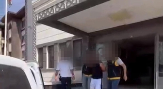 Yaralama ve öldürmeye teşebbüs suçlarından aranan şüpheli, 4 silahla yakalandı