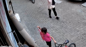 7 yaşındaki Nehir'in bayrak sevgisi kamerada