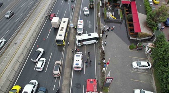Avcılar’da servis midibüsü kaza yaptı: 9 yaralı