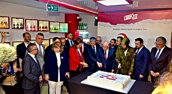 Bakan Güler Kızılay Maden Suyu’nun 100. yıl pastasını kesti