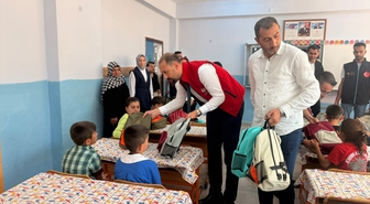 Bitlis Vakıflar Bölge Müdürlüğünden Siirt'te öğrencilere kitap desteği