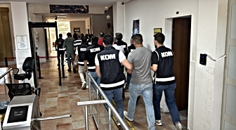 Bodrum'da 'Sokaklar Güvende' operasyonunda yakalanan 8 zanlı adliyeye sevk edildi
