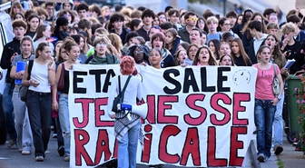 Brüksel'de öğrenciler eğitim ücretlerindeki artışı protesto etti