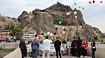 Çorum’da balonlar ve uçurtmalar Gazzeli çocuklar için gökyüzüne bırakıldı