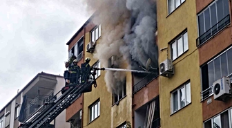 Denizli’de dairede çıkan yangında 1’i yatalak 2 kişi dumandan etkilendi