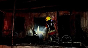 Gönen’de deniz kenarındaki barakada gece yangını