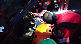 Kontrolden çıkan otomobil ormanlık alana uçtu: 4 yaralı