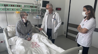 Lösemili abisine kemik iliği bağışında bulundu