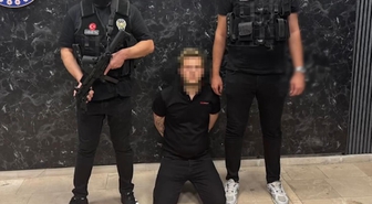 Ülkesi onu kırmızı bültenle arıyordu! Türk polisi kıskıvrak yakaladı