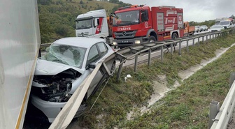 Samsun’da otomobil tırla çarpıştı: 2 yaralı