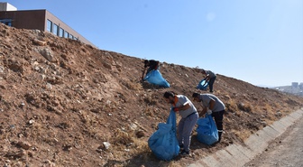 Siirt'te çevre yolunda temizlik yapıldı