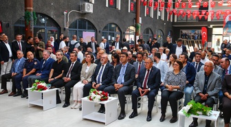 Uşak'ta 46 yıllık terziye 'Yılın Ahisi' ödülü verildi