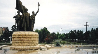 YENİ Parti Rize İl Başkanı Deniz'den Atatürk Anıtı'nın taşınacağı iddiasına tepki: “Atatürksüz Rize düşünüyorsanız buna izin vermeyiz”