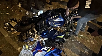 Yolun bittiğini fark etmeyince motosikleti ile boş alana uçtu