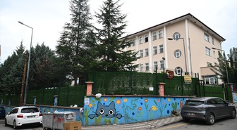 Ankara'da okul bahçesinde boşanma aşamasındaki eşinin bıçakladığı kadın yaralandı