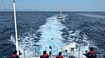 Antalya açıklarında sürüklenen teknedeki 2 kişi kurtarıldı