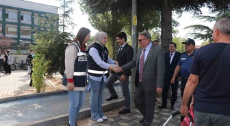 Bilecik’te okul önlerinde yaya ve sürücülere trafik bilgilendirmesi