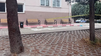 Boşanma aşamasındaki eşini bıçakla ağır yaraladı