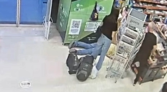 Bursa'da markette kahreden ölüm! Depozito iade makinesinin başında kalp krizi geçirdi