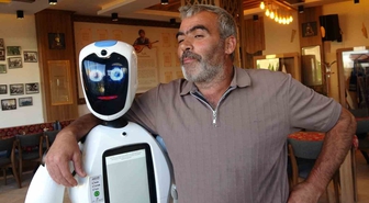 Erzurumlular robot Şukufe’yi çok sevdi: 'Ağzı olsa cağ kebabı yiyecek'